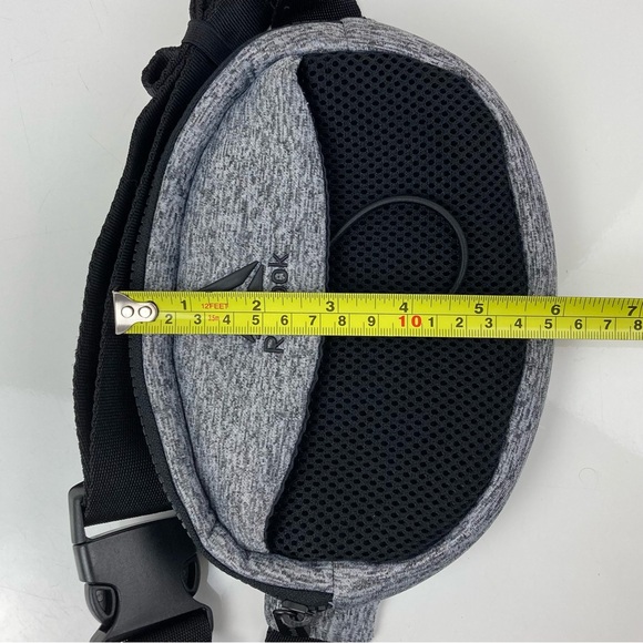 Reebok Unisex Hazel Fannypack Waist Belt Bag Gray & Black - Picture 12 of 12
